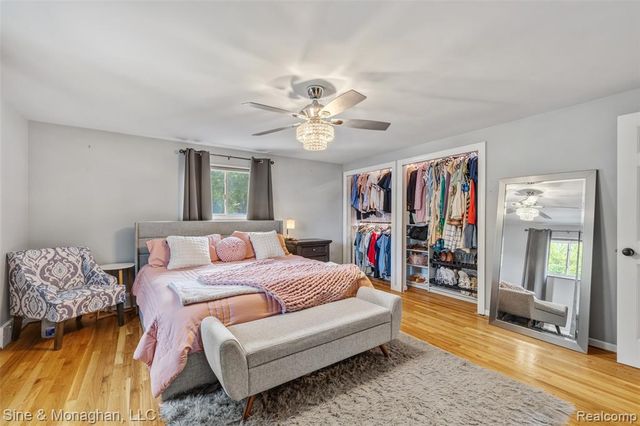 792 S Rosedale Court, Grosse Pointe Woods, MI 48236