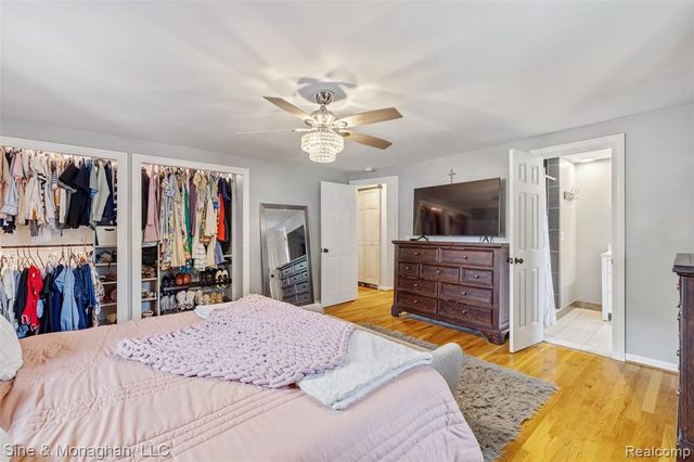 792 S Rosedale Court, Grosse Pointe Woods, MI 48236