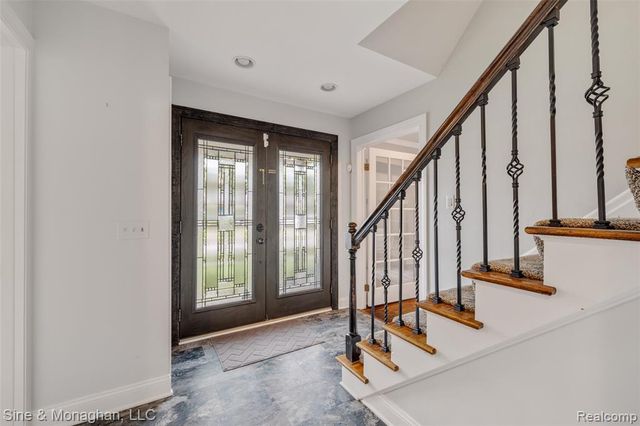 792 S Rosedale Court, Grosse Pointe Woods, MI 48236