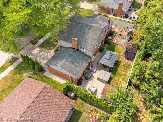 792 S Rosedale Court, Grosse Pointe Woods, MI 48236