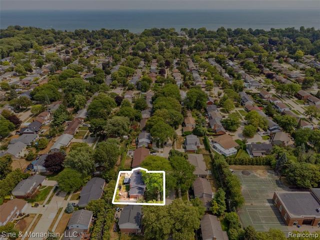 792 S Rosedale Court, Grosse Pointe Woods, MI 48236