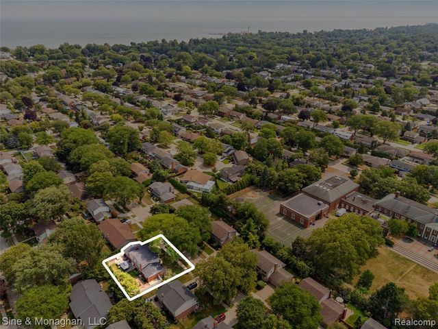 792 S Rosedale Court, Grosse Pointe Woods, MI 48236
