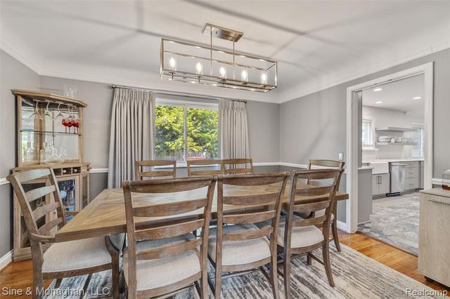 792 S Rosedale Court, Grosse Pointe Woods, MI 48236