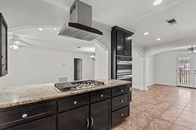 1132 18th Avenue N, Texas City, TX 77590