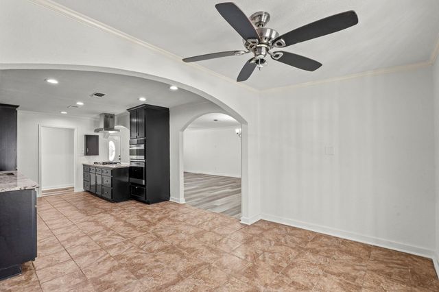 1132 18th Avenue N, Texas City, TX 77590