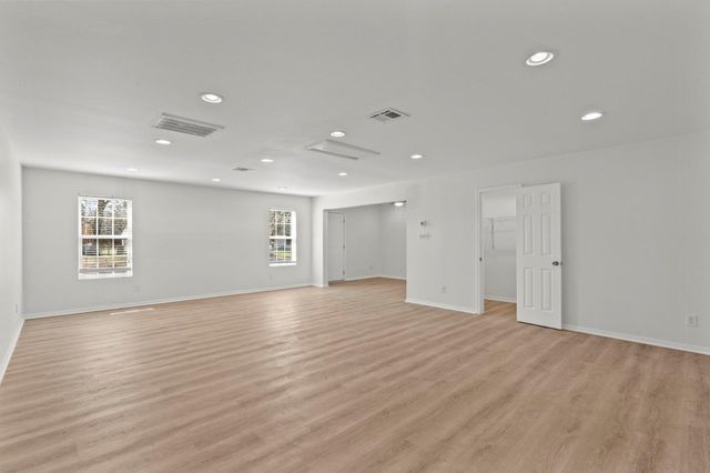 1132 18th Avenue N, Texas City, TX 77590