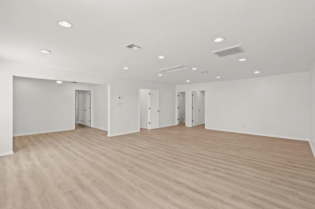 1132 18th Avenue N, Texas City, TX 77590