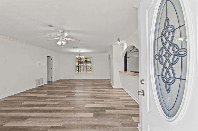 1132 18th Avenue N, Texas City, TX 77590