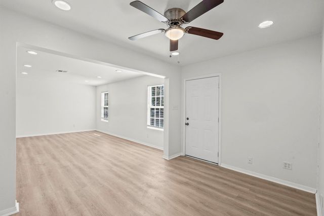 1132 18th Avenue N, Texas City, TX 77590