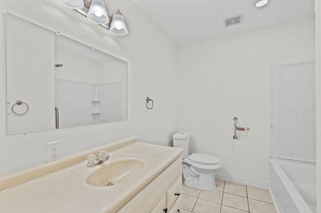 1132 18th Avenue N, Texas City, TX 77590