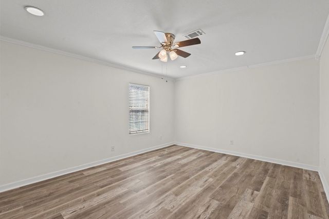 1132 18th Avenue N, Texas City, TX 77590