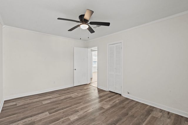 1132 18th Avenue N, Texas City, TX 77590