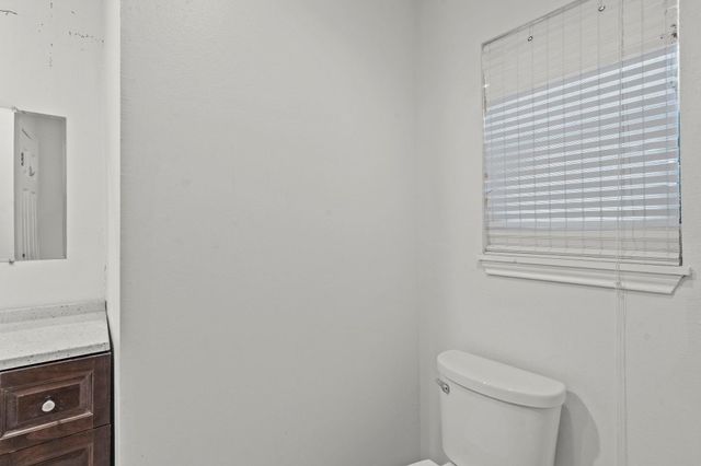 1132 18th Avenue N, Texas City, TX 77590