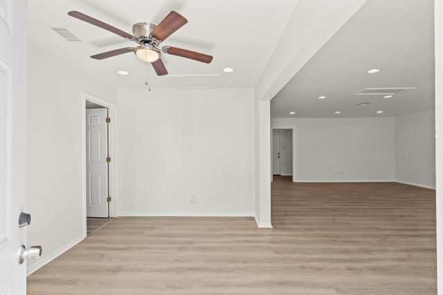 1132 18th Avenue N, Texas City, TX 77590