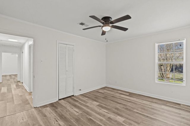 1132 18th Avenue N, Texas City, TX 77590