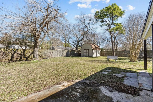 1132 18th Avenue N, Texas City, TX 77590