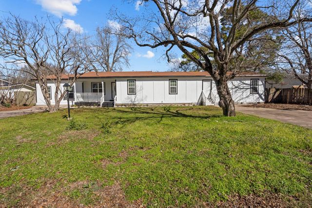 1132 18th Avenue N, Texas City, TX 77590