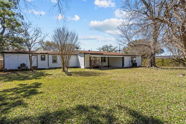 1132 18th Avenue N, Texas City, TX 77590