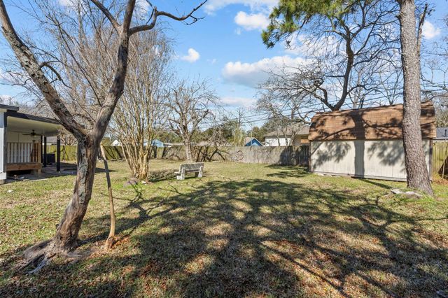 1132 18th Avenue N, Texas City, TX 77590