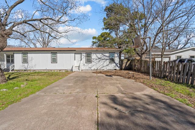 1132 18th Avenue N, Texas City, TX 77590