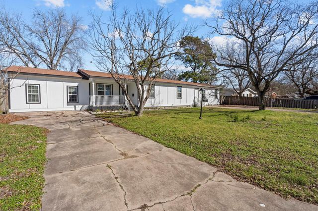 1132 18th Avenue N, Texas City, TX 77590