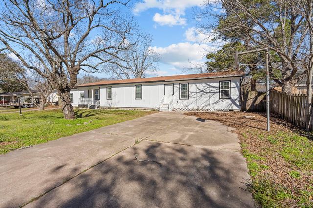 1132 18th Avenue N, Texas City, TX 77590