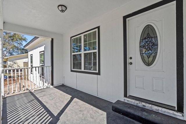 1132 18th Avenue N, Texas City, TX 77590