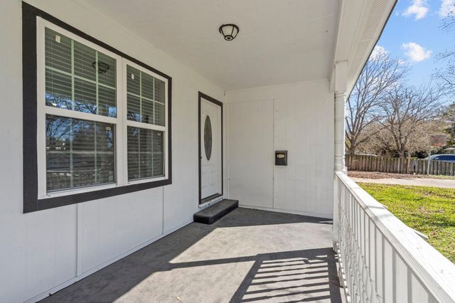 1132 18th Avenue N, Texas City, TX 77590