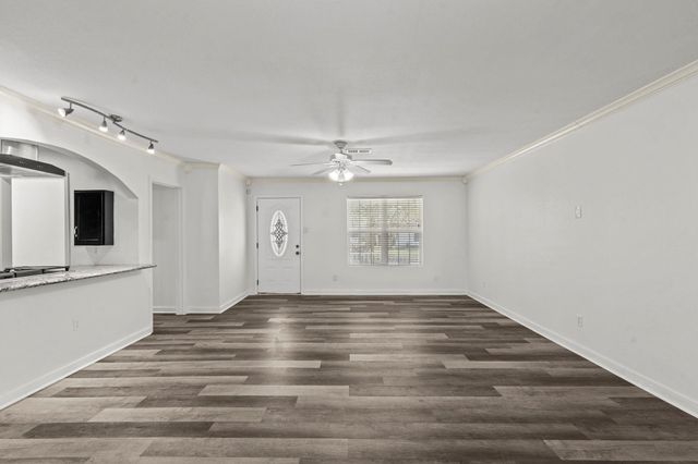 1132 18th Avenue N, Texas City, TX 77590