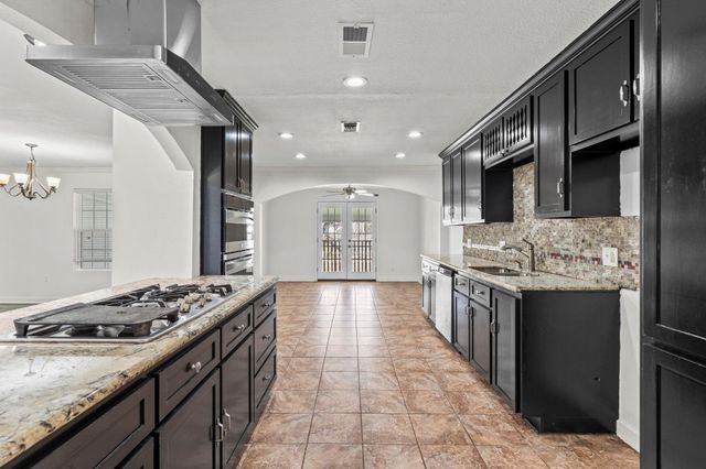 1132 18th Avenue N, Texas City, TX 77590