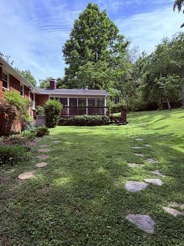 2016 Sunny Side Dr, Brentwood, TN 37027
