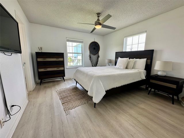 22810 Fresca Street, Galveston, TX 77554