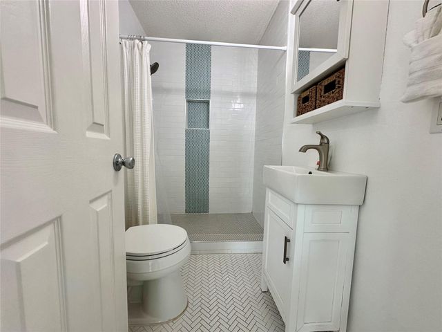 22810 Fresca Street, Galveston, TX 77554