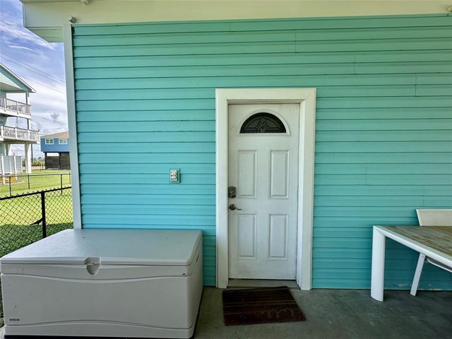 22810 Fresca Street, Galveston, TX 77554