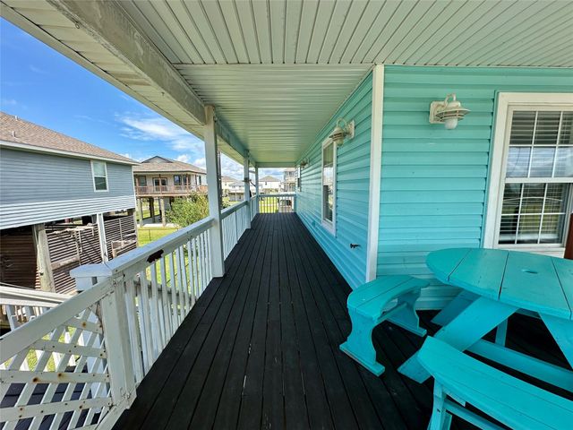 22810 Fresca Street, Galveston, TX 77554