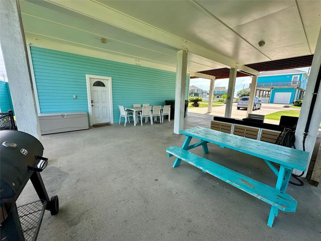 22810 Fresca Street, Galveston, TX 77554