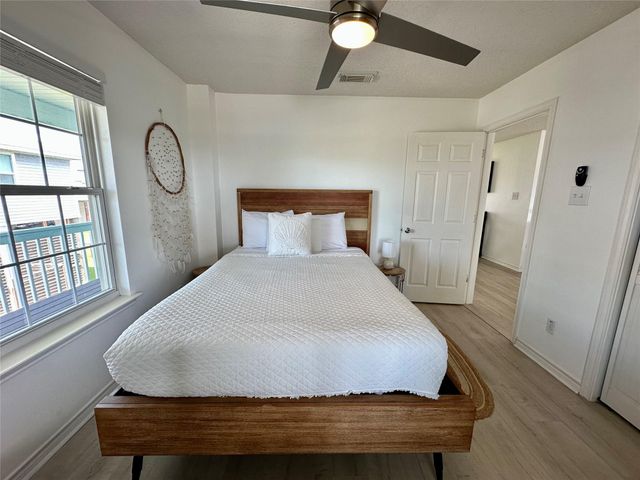 22810 Fresca Street, Galveston, TX 77554