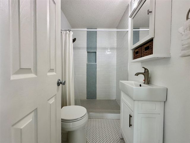 22810 Fresca Street, Galveston, TX 77554