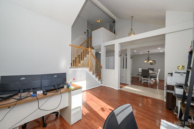 5 Cherrywood Drive, Piscataway, NJ 08854