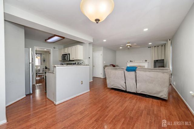 5 Cherrywood Drive, Piscataway, NJ 08854