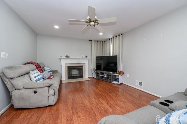 5 Cherrywood Drive, Piscataway, NJ 08854