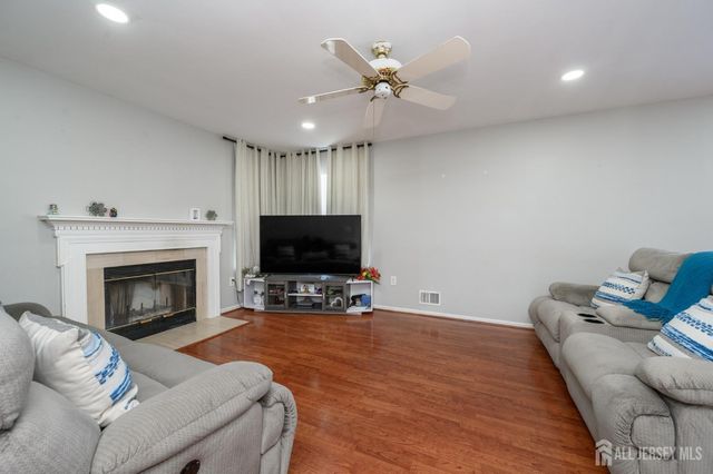 5 Cherrywood Drive, Piscataway, NJ 08854