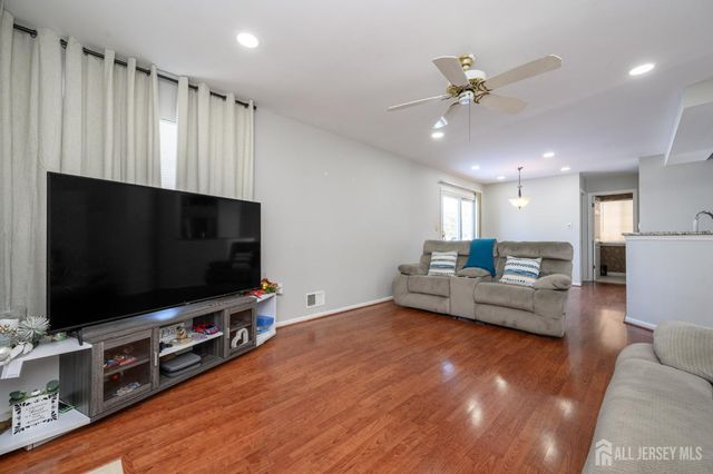 5 Cherrywood Drive, Piscataway, NJ 08854