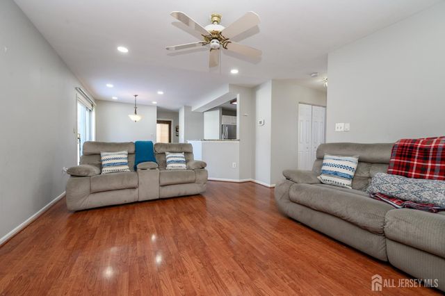 5 Cherrywood Drive, Piscataway, NJ 08854