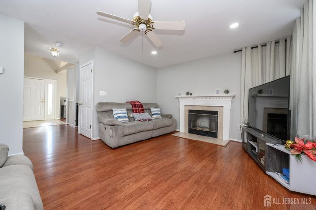 5 Cherrywood Drive, Piscataway, NJ 08854