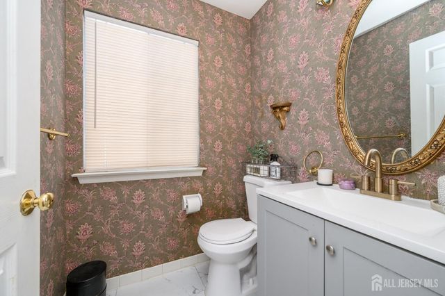 5 Cherrywood Drive, Piscataway, NJ 08854