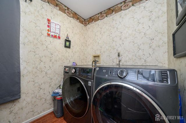 5 Cherrywood Drive, Piscataway, NJ 08854