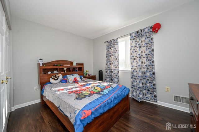 5 Cherrywood Drive, Piscataway, NJ 08854