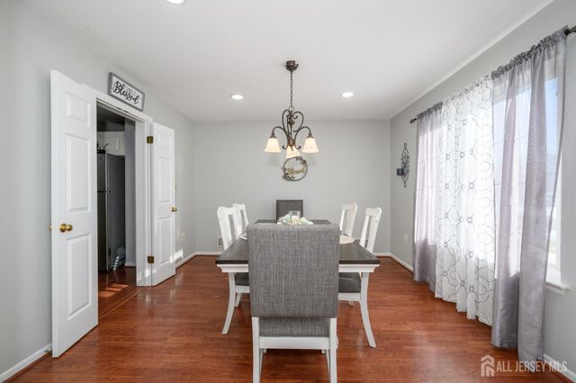 5 Cherrywood Drive, Piscataway, NJ 08854