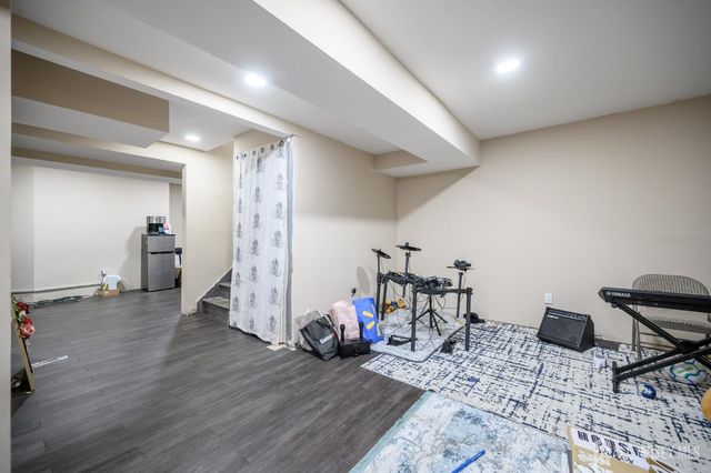 5 Cherrywood Drive, Piscataway, NJ 08854